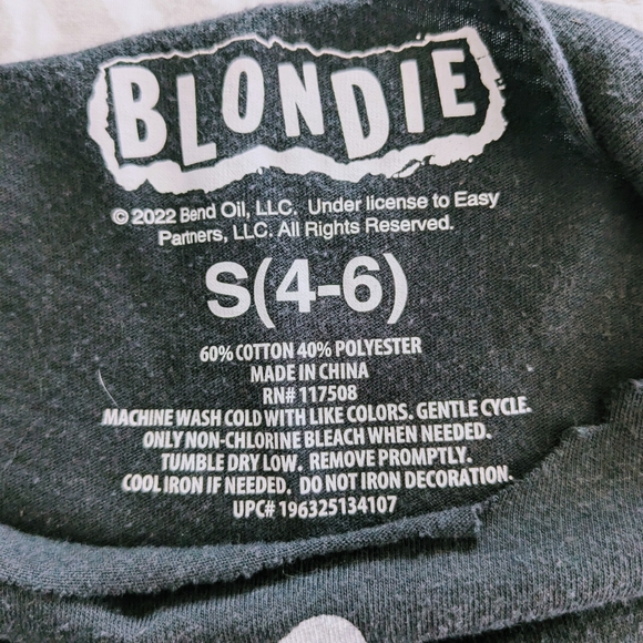 Graphic tee bundle XS/S - Picture 6 of 11